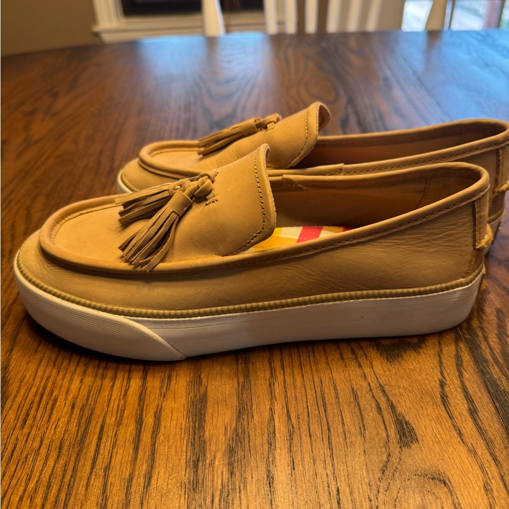 Sperry Women's Beige Tasseled Leather Slip On Comfort Flat Loafers Size 9 - Picture 2 of 12